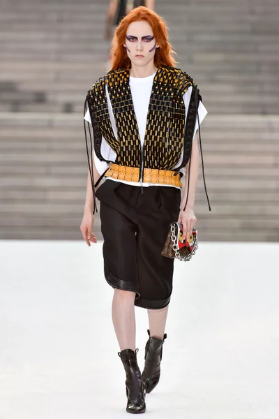 Look 38
